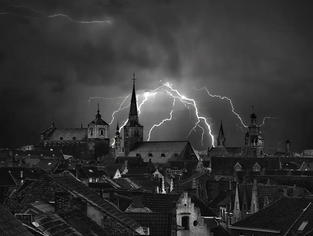 Yvette,,,, Depaepe,,,,: Caos nel cielo di Bruges
