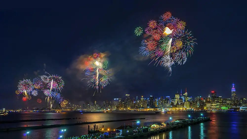 Zhu, Hua: Celebrazione del Giorno dell'Indipendenza a New York