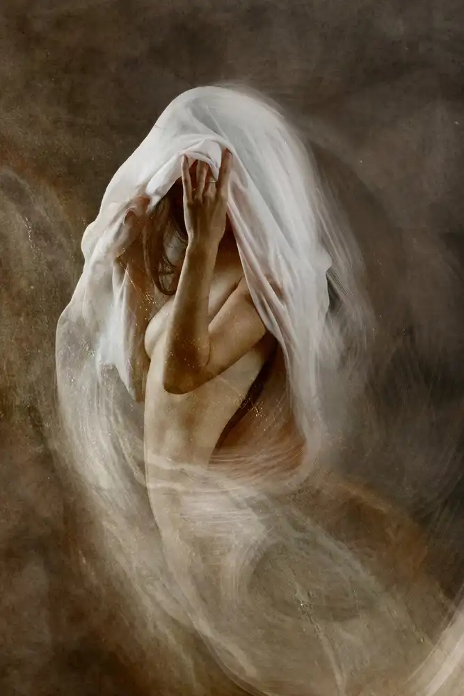 Mest, Olga: voile blanc