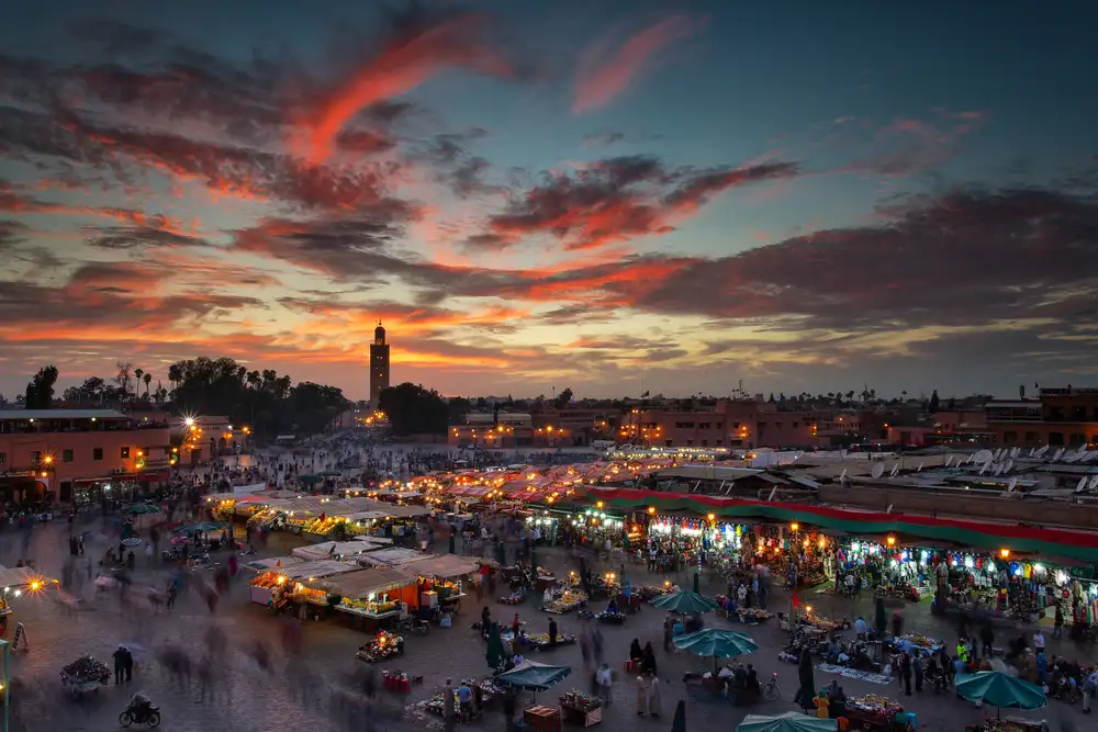 Mirica, Dan: Tramonto sulla piazza Jemaa Le Fnaa a Marrakech,Marocco