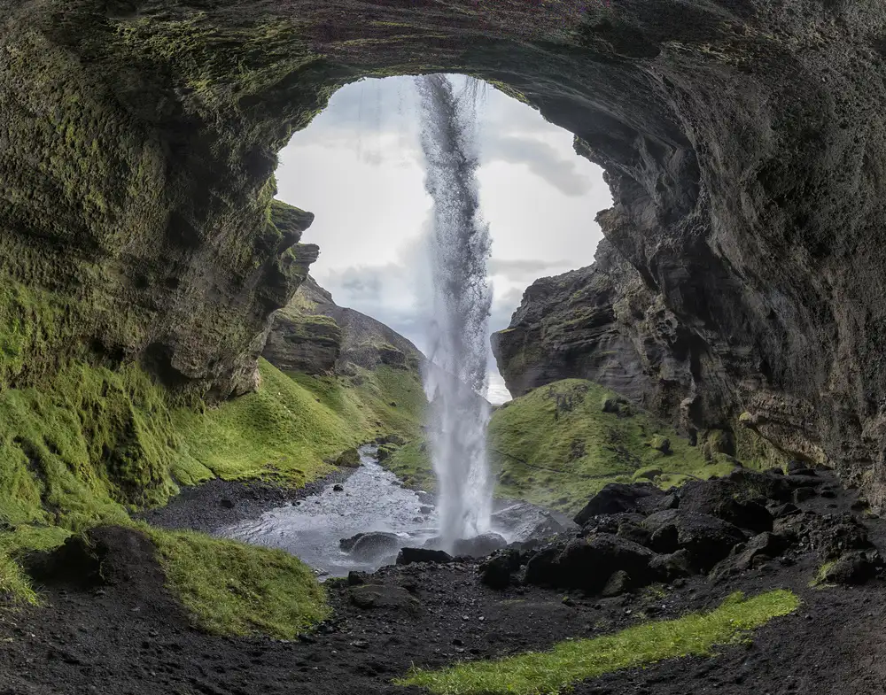 Kort, Bragi: Cascata nascosta