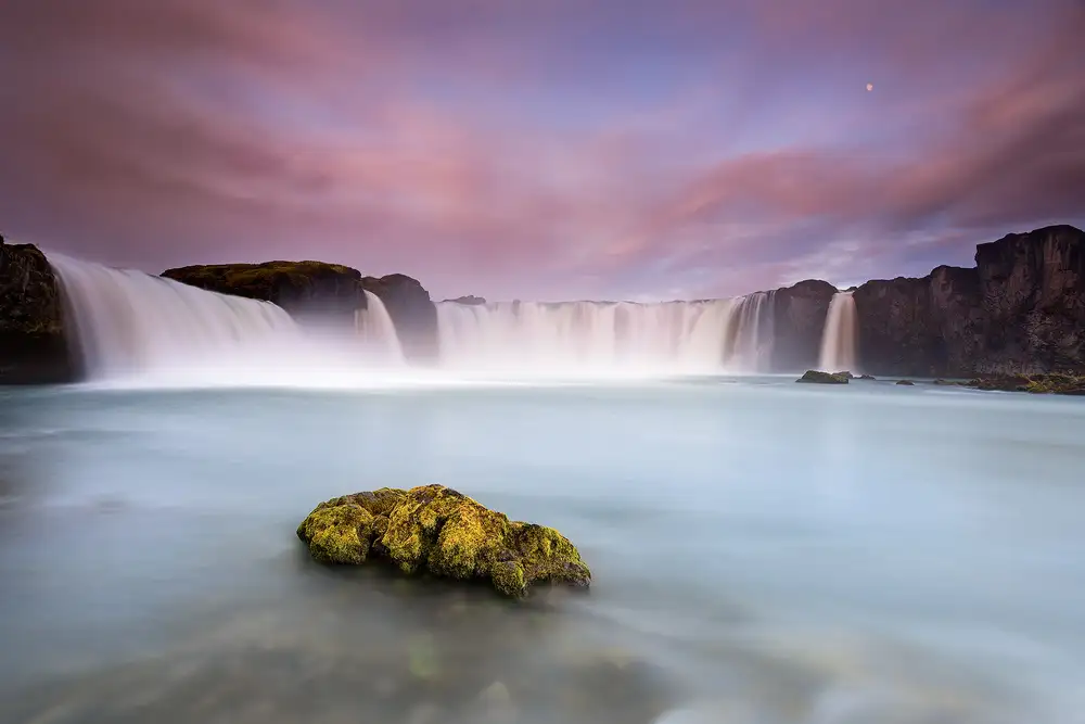 Ruoppolo, Luigi: Godafoss e la luna