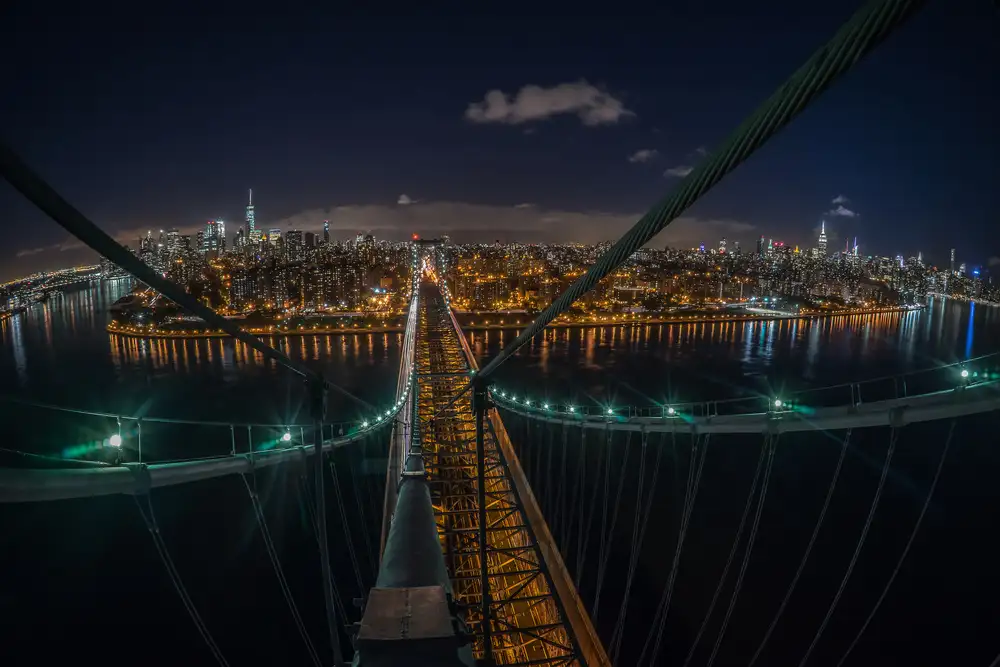 Veizaga, R. Christopher: Il ponte di Williamsburg