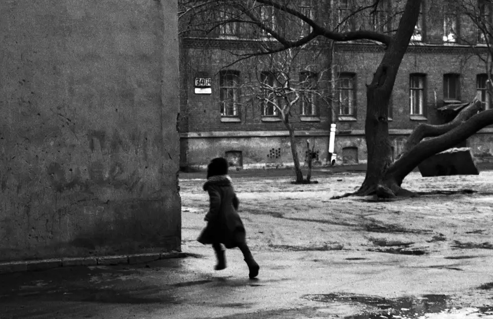 Matthes, Dieter: Verstecken (aus den Serien „Childhoods“ und „St. Petersburg“)