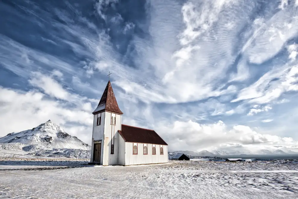 Kreiten, Mike: Hellnar-Kirche im Frühling