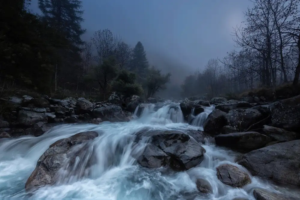Bruzzone, Alfredo: Wasser Land