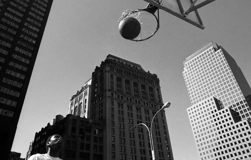 Matthes, Dieter: Der Ball (aus der Serie „Alone“)