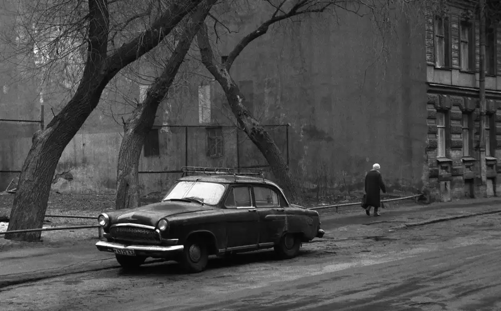 Matthes, Dieter: Auto,alberi e donna (dalla serie San Pietroburgo e Alone)