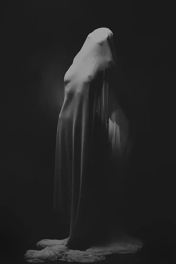 Fira, Alexandra: Fallen