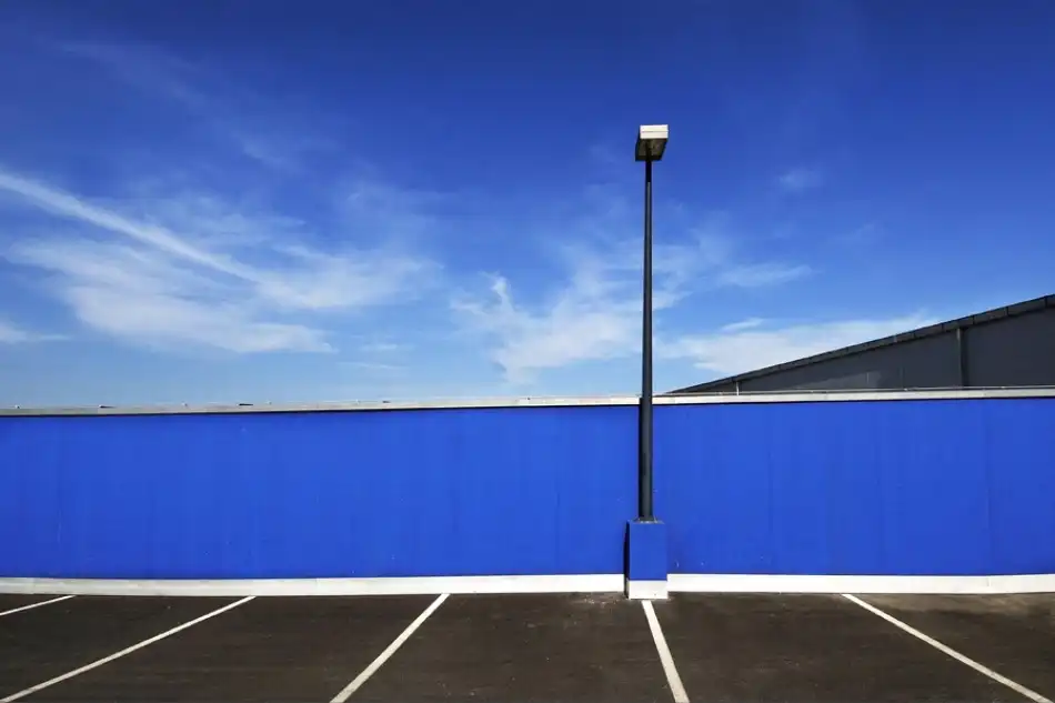 Kravanja, Jure: Parken in Blau