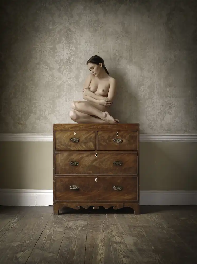 Studio, Catchlight: Commode