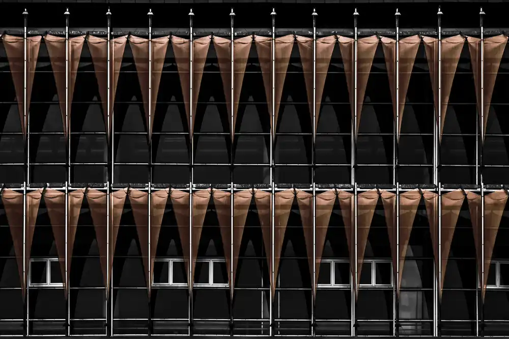 Claes, Gilbert: Muro triangolare