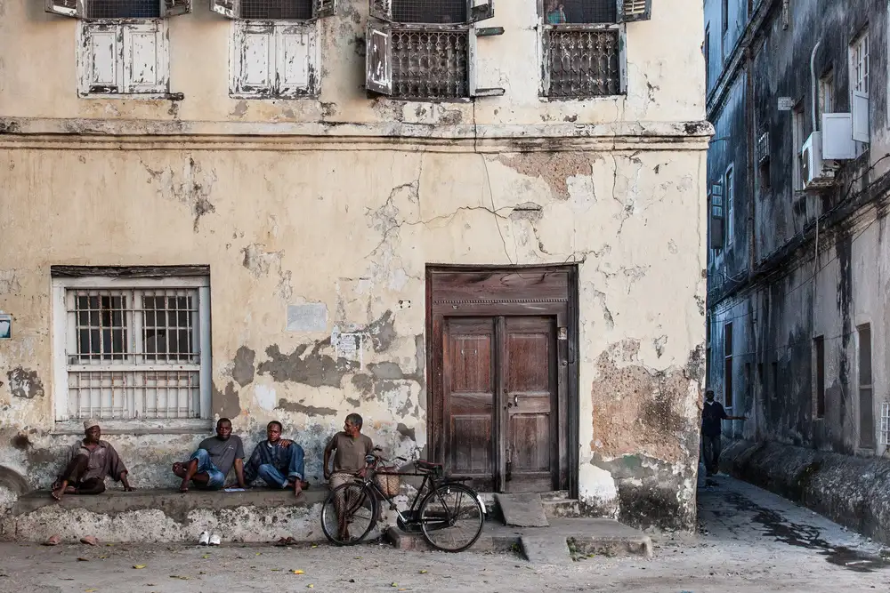 Guyot, Michel: Una serata a Stone Town
