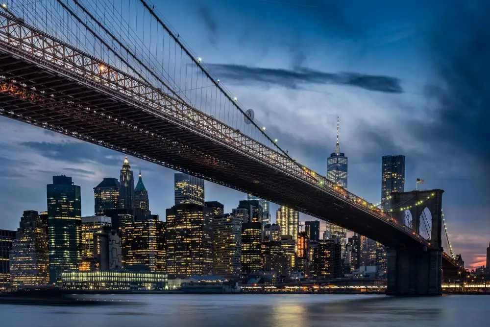 OZMEN, ILKER: Manhattan da Dumbo