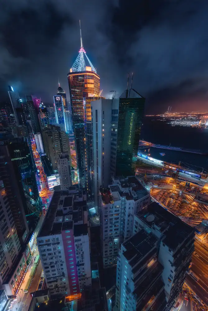 la, De Javier: Volare a Hong Kong