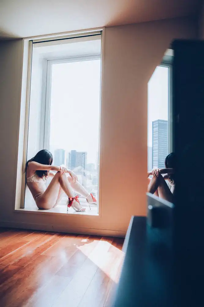 Kiyota, Daisuke: am Fenster