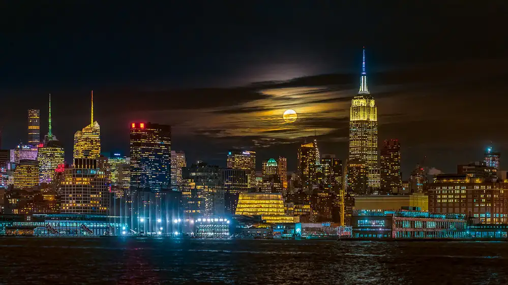 Zhu, Hua: Super Luna Blu 2018,New York