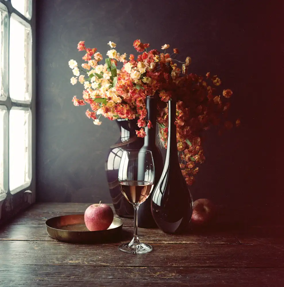 Laercio, Luiz: Still Life with Wine and an Apple