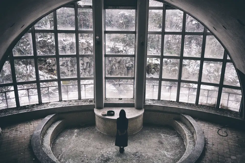 C/P, Flavor 7: Dilapidated Bath