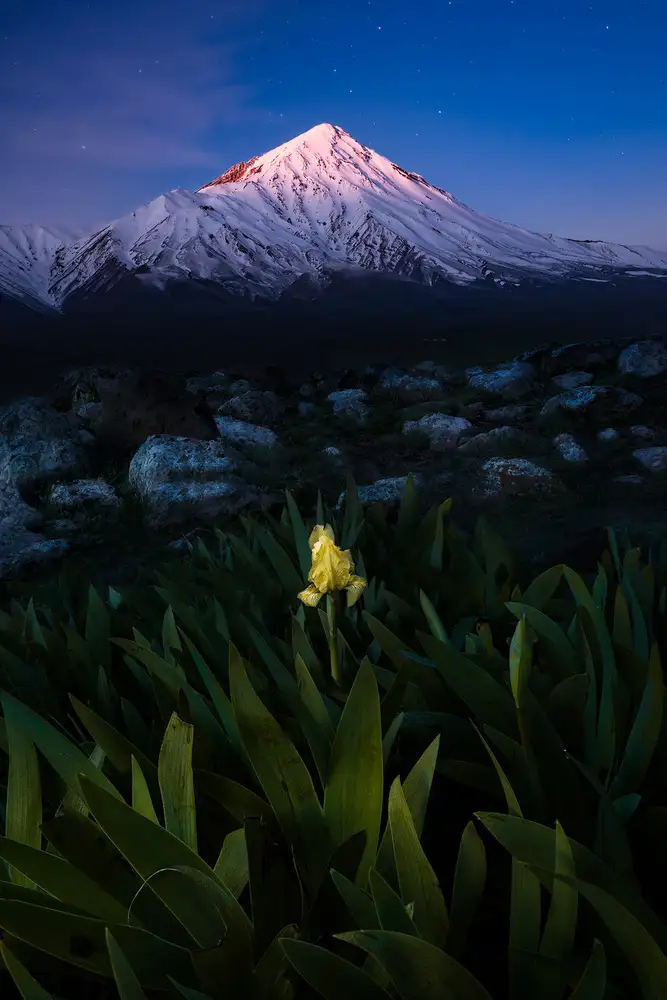 Behzad, Majid: Il Monte Damavand in Momenti Blu