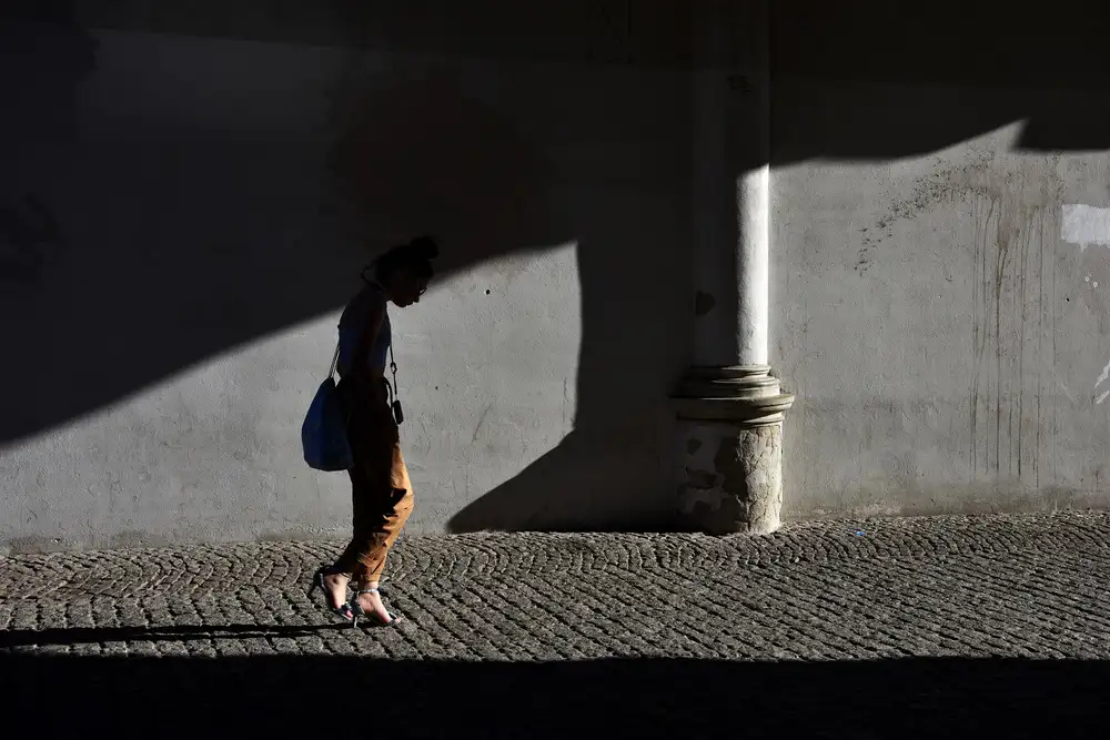 Elena, Raceala: Míjení