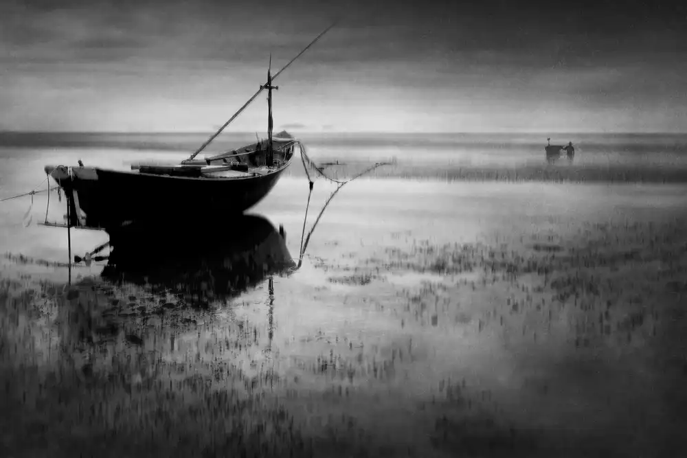 Khemkum, Ekkachai: Giù nel mare vuoto