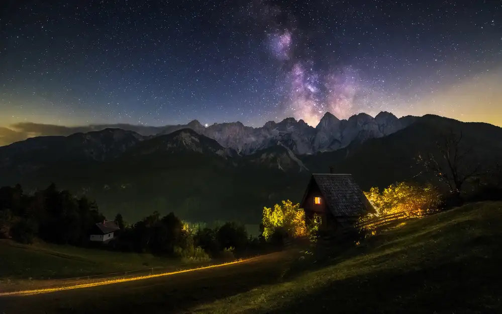 Krivec, Ales: Cottage sotto le montagne
