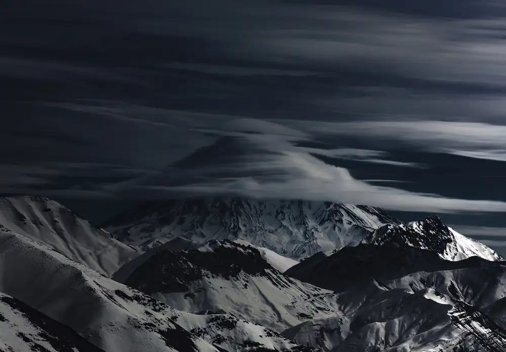 Behzad, Majid: Luce lunare sul Monte Damavand