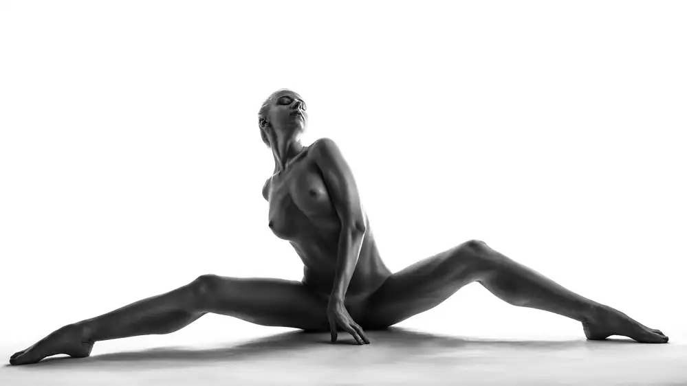 VALEVICIUS, AURIMAS: Ballerina-Stretch