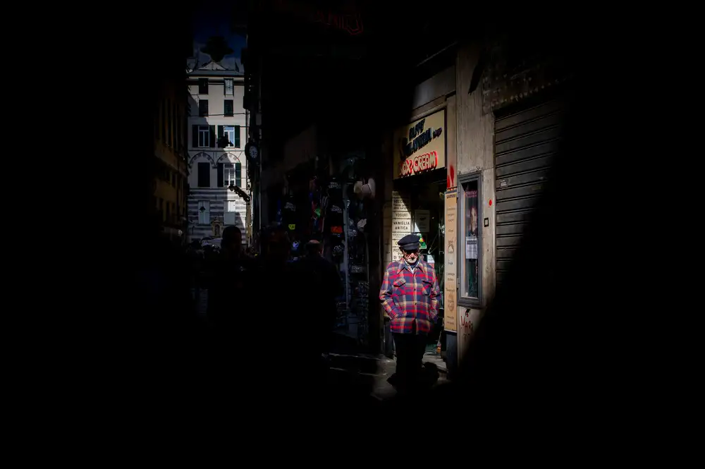 Traverso, Alessandro: Sole tra i Palazzi