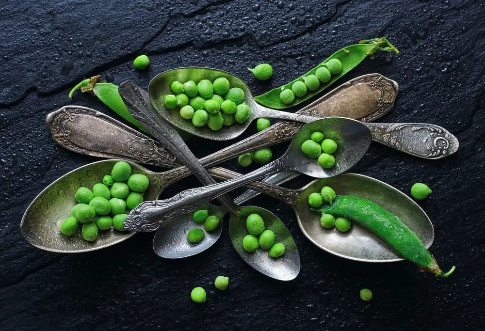 Karina, Aleksandrova: Cucharas y guisante verde