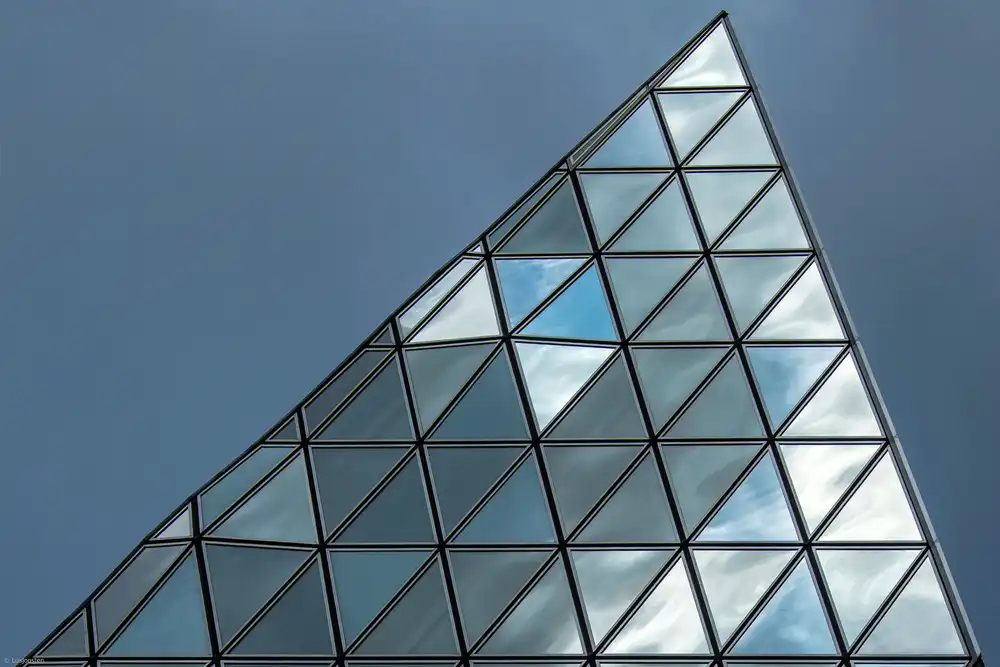 Joosten, Lus: Moderne Pyramide