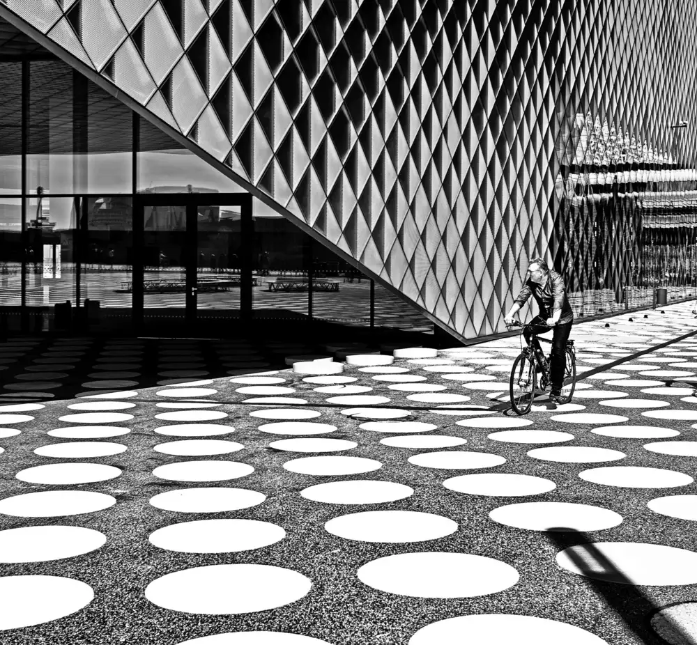Oncete, Julien: Monochrome Formen