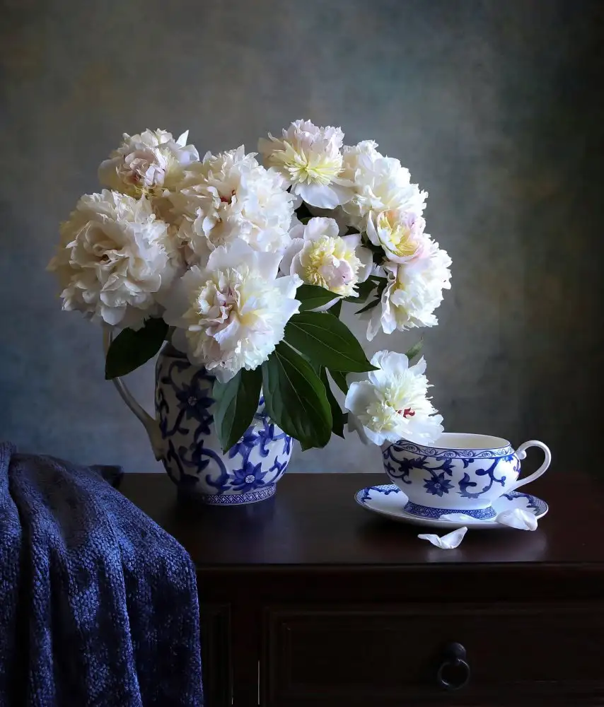 Zhou, Fangping: Miele Peonia Dorata