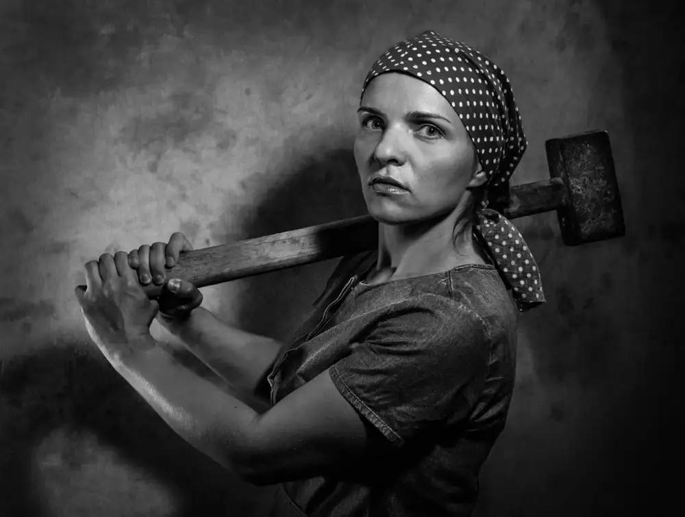 Cherkasov, Viktor: Girl with a Sledgehammer
