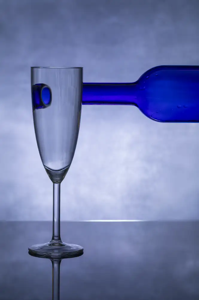 Yakubovitch, Azriel: Blaues Glas #3