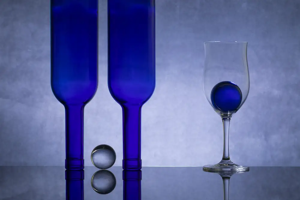 Yakubovitch, Azriel: Blaues Glas #4