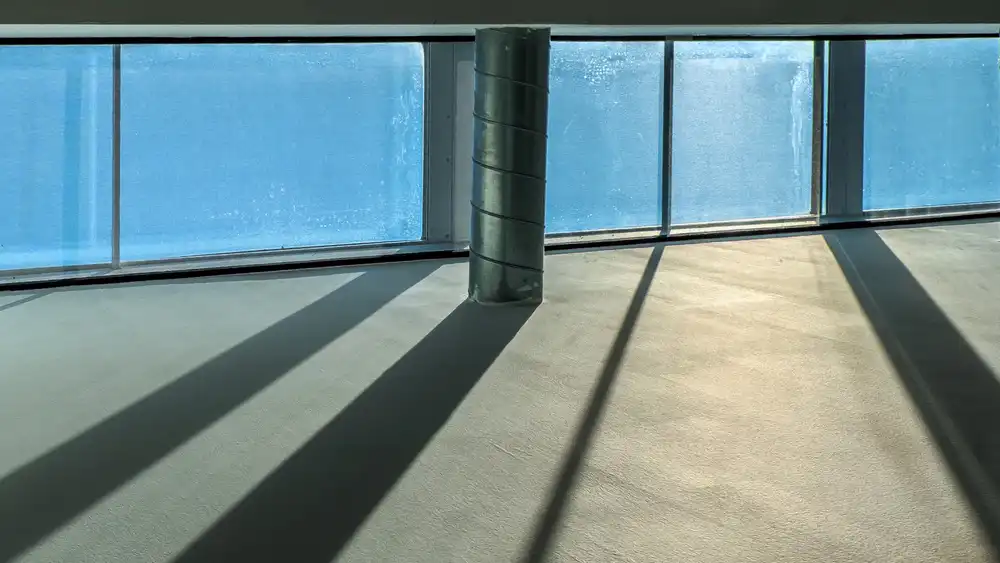 Joosten, Lus: Die Sonne wirft ihre Schatten