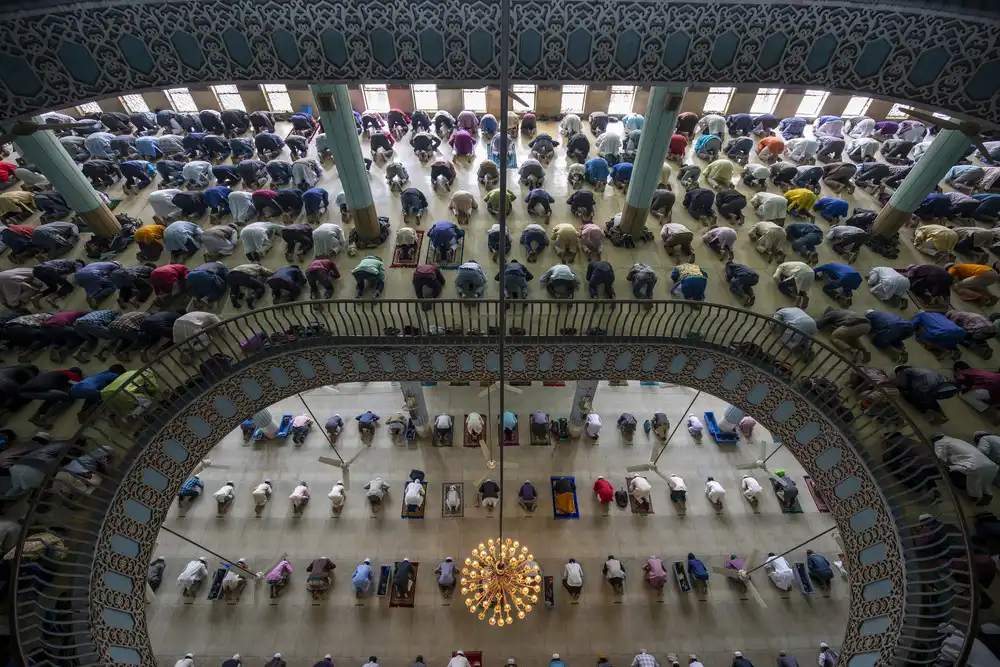 Ronnie, Khan Azim: Nationalmoschee