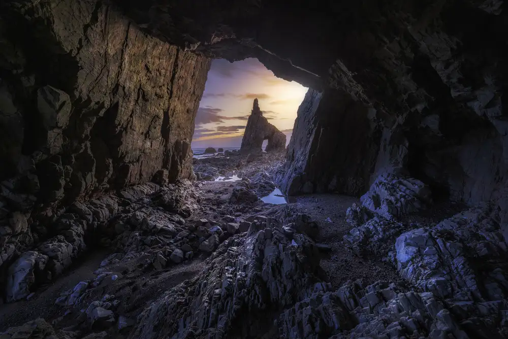 Dueso, Ruiz Jorge: La grotta