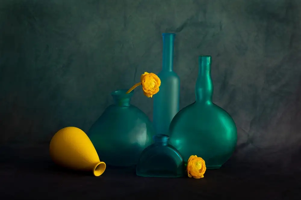 Xu, Wendy: Renoncules et vases