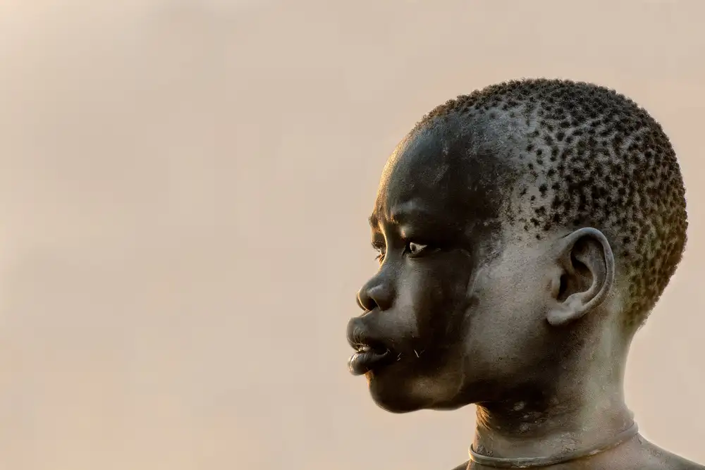 Cole, Trevor: Profil Mundari