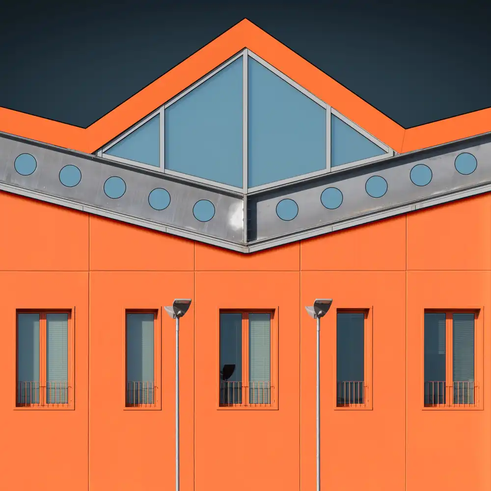 Comari, Andrea: oranžový