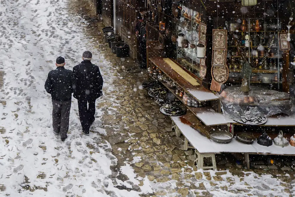 GÖKMEN, Fatma: camminare nella neve