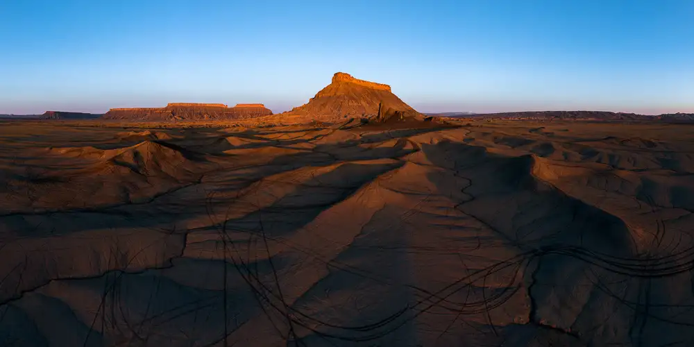 Fan, John: Golden Badlands