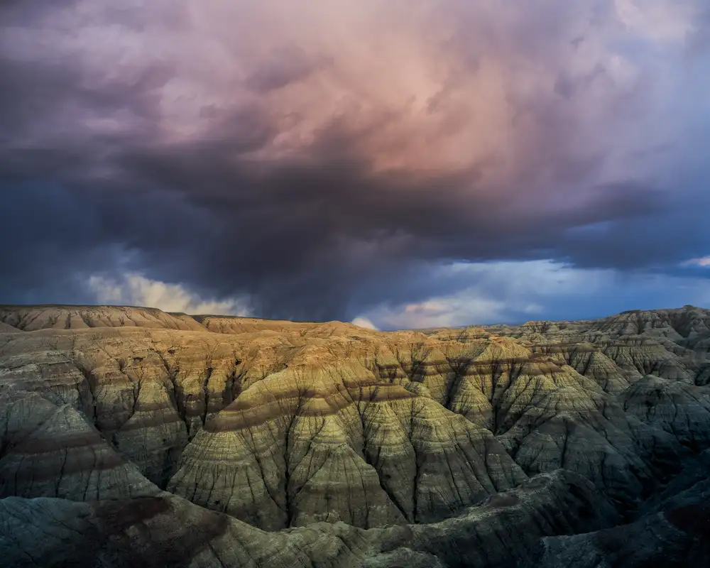 Fan, John: Tempesta sulle Badlands