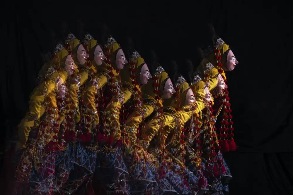 Widjaja, Sally: Danza in maschera