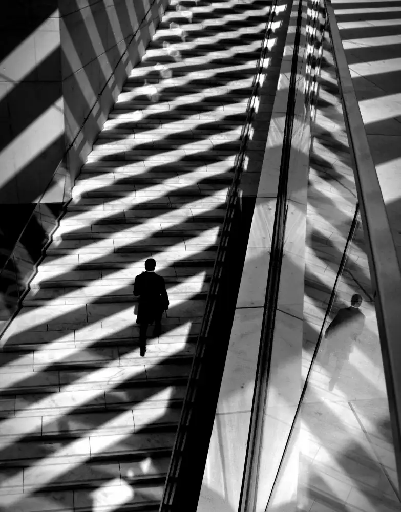 Ezequiel59: Luces y sombras que caminan