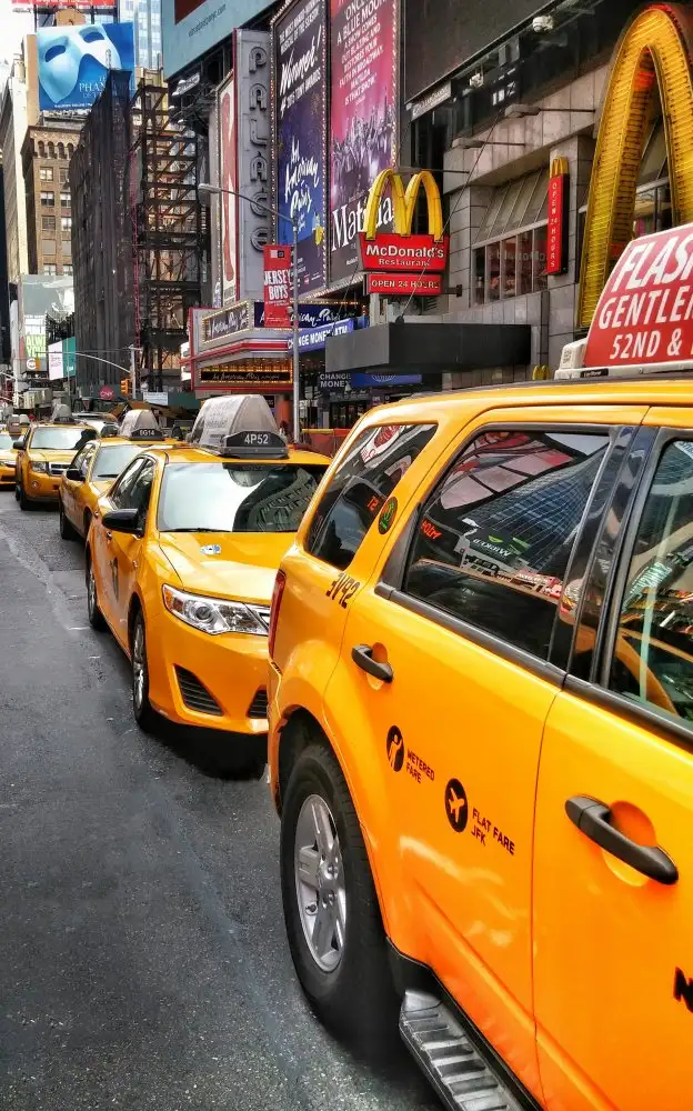 Pessach, Kobbie: Taxi di New York