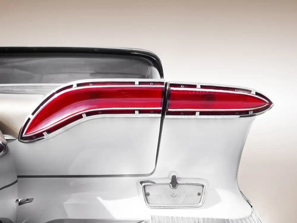 Gube, Beate: Estratto del fanale posteriore dell'auto d'epoca americana del 1958